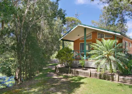 Lorikeet Holiday Park Отели в г. Вулгулга