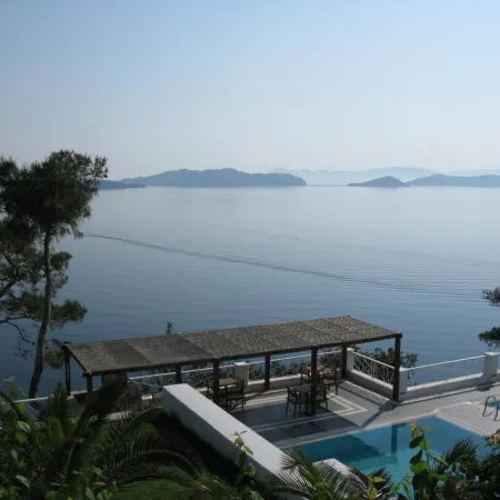 Cape Kanapitsa Hotel & Suites