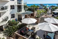 Bayview Beachfront Apartments, in Town Right on the Beach - Park Yeri