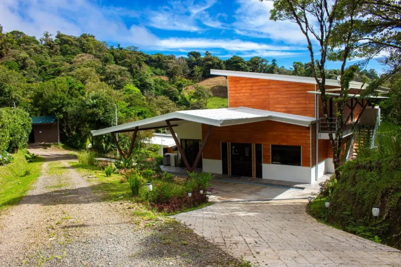 Burbi Lake Lodge Monteverde