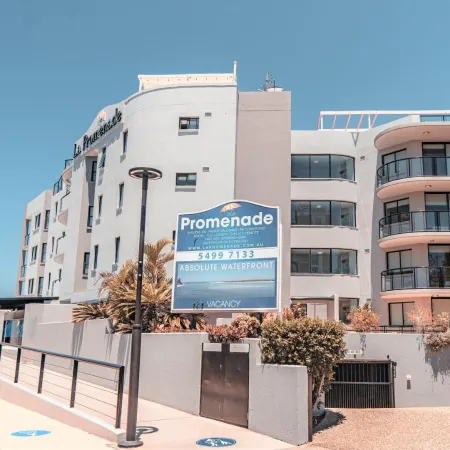 La Promenade Отели рядом с достопримечательностью «Голден-Бич»