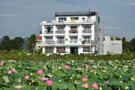 Lotus Hotel Ninh Bình Отели в г. Ninh Thang