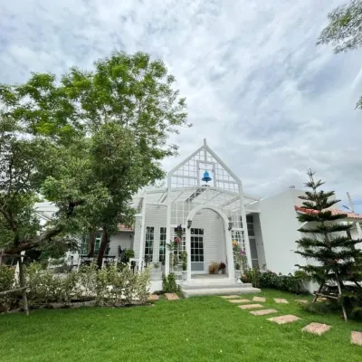 Me and Tree Villa Hotels near Kru Tor