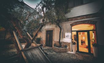 Corte Cairoli B&B and Suites