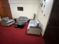 라알 로지스 스위트 아파트먼트