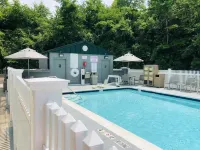 Hyatt Place Mystic - Pools