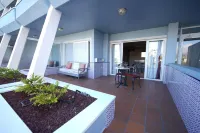 Coral La Quinta Park Suites