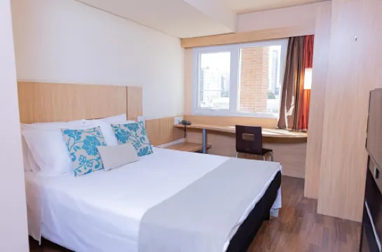 宜必思卡爾達斯酒店