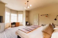 Hotel Vara Hotels near Truro and Penwith College