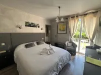 Lou pèbre d'aï Hotels in Signes