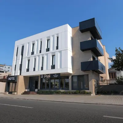 Hotel Pusi Hotels near Liqeni i Farkës