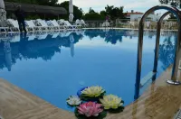 Tunc Hotel - ที่มีสระว่ายน้ำ