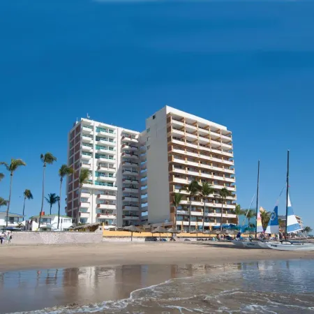 Las Flores Beach Resort