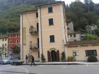 La Pania Hotels near Sassi