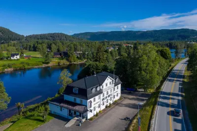 Dølen Hotel Hoteles cerca de Masi