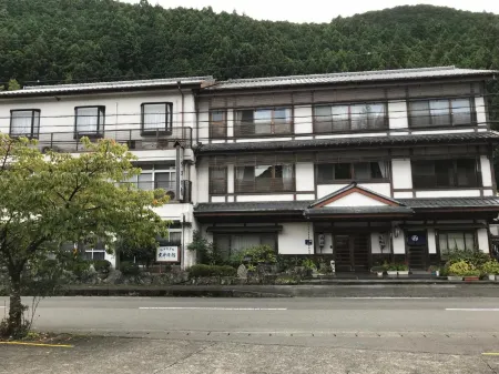 Ryujin Onsen Marui Ryokan Отели рядом с достопримечательностью «Ryujin Onsen Motoyu annex»