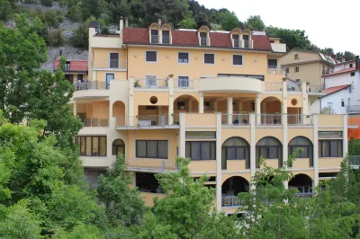 Hotel Sette E Mezzo Các khách sạn ở Lauria