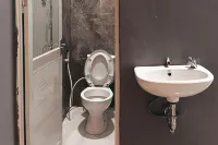 Almira Homestay Ambon Mitra RedDoorz Hotel di Nusaniwe