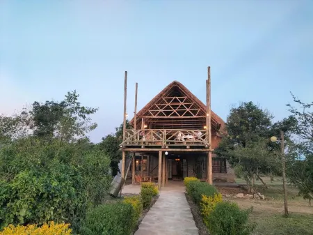 Engiri Game Lodge and Campsite Отели в г. Bunyaruguru