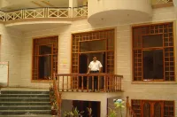 Amogha International Hotel Отели в г. Читрадурга