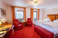 Alpenhotel Kronprinz Hotels near Berghof