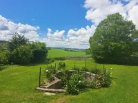 Le domaine aux herbes folles Hotels in Montbard