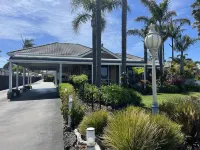 Coastal Waters Motor Inn - 4-Star