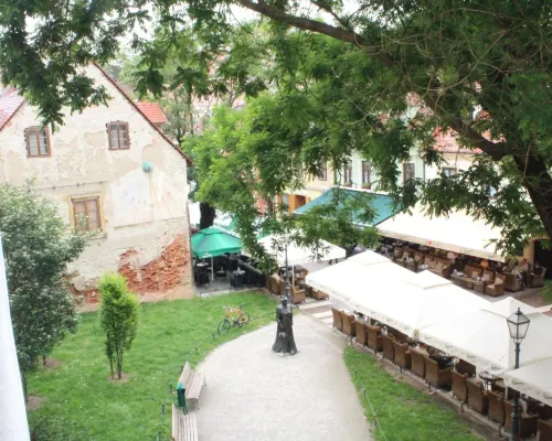 Rooms Zagreb 17 โรงแรมใกล้จัตุรัสเยลาชิช