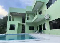 MeMe's Place - 2-Star