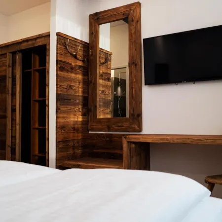 Hotel Almwirt Отели в г. Хар