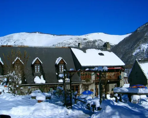 Auberge des Pyrénées Hotels in Campan