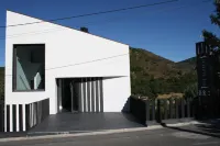 Hostal Tres Campanas Hotels in Ambasmestas