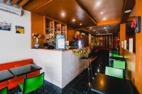近望加錫城市廣場紅門旅館 Tamalanrea住宿飯店