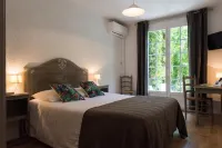 Logis Hôtel Castel Mouisson Hotels in Barbentane