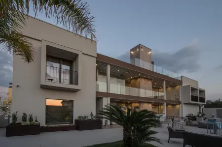 giafra luxury rooms Отели рядом с достопримечательностью «Храм Зевса Олімпійського»