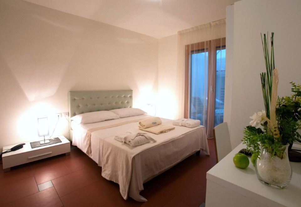 Lacroma Aparthotel