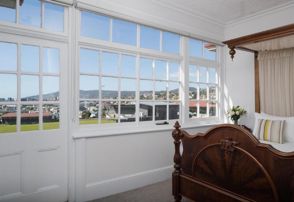 리지스 호바트의 모던한 객실