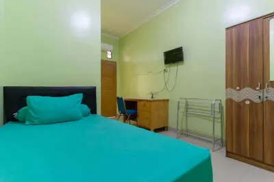 Kostawira Syariah Bintaro Mitra RedDoorz Hotels in Pondok Aren