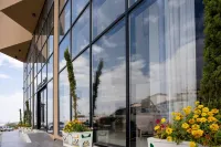 W Suites Hotel