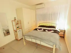 Shlomo's lounge. A beautiful and new apartment 5 minutes drive from the sea