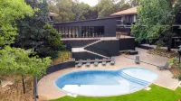 BlackBrick Bedfordview ApartHotel Hotels near Major Tech