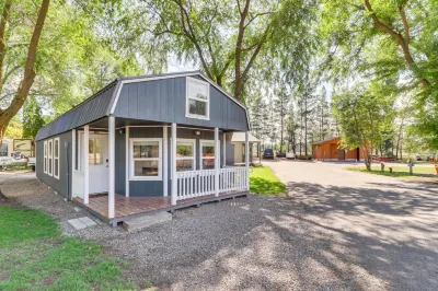 20 Mi to Glacier Natl Park Pet-Friendly Cabin