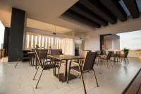 尼薩五華麗海灘公寓飯店