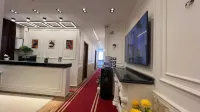 New White Pyramids Inn