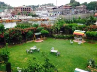 Hotel Akbar at Dal Lake Ghat Number 1