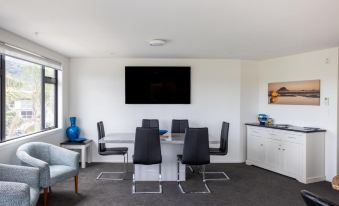 Belle Mer Beachfront Apartments - Self Serviced