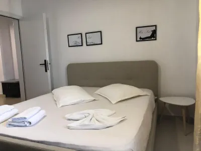 Tirent Apartment - Comfortable 1-Bedroom Stay in Fresku Hotel a 