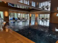 Lyons Woodlands Hall - Pools