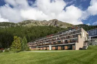 Nira Alpina
