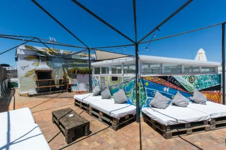 ブラック スワン ホステル セビリア